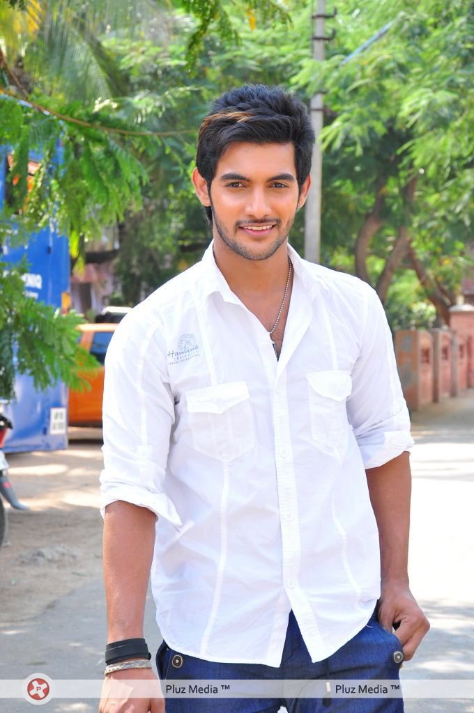 Aadi at Lovely Press Meet - Arrivals - Pictures | Picture 122177